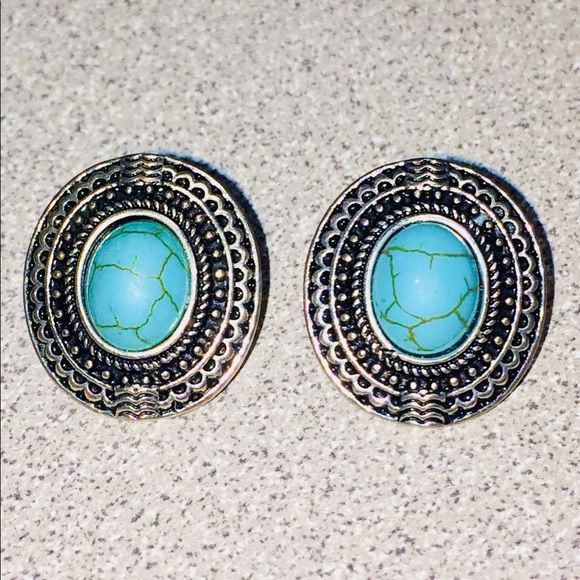 â SOLD â Old World Turquoise Stud Earrings - Picture 1 of 5